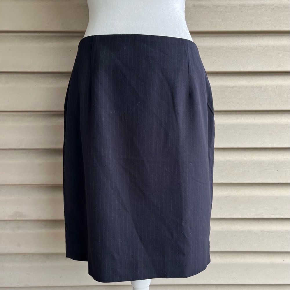 •Banana Republic• Navy Blue Pinstriped Pencil Skirt - Size 8